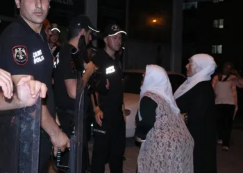 Eşi ve oğlunu öldürüp yaşamına son verdi