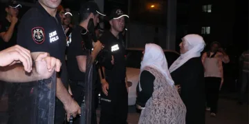 Eşi ve oğlunu öldürüp yaşamına son verdi