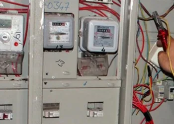 Kaçak elektrik kullanırken yakalanınca kendini vurdu