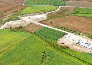 Rüyasında gördüğü tarlasında petrol çıktı