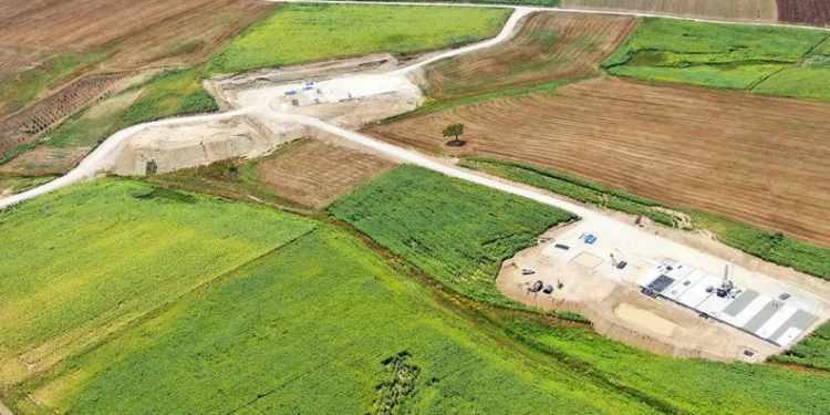 Rüyasında gördüğü tarlasında petrol çıktı