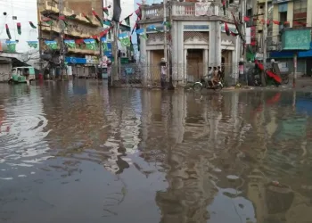 Pakistan’ı sel vurdu: 20 ölü
