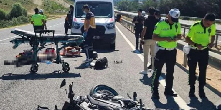 Bilecik’te TIR’a çarpan motosikletli öldü