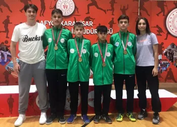 Osmangazili badmintoncular zirvede