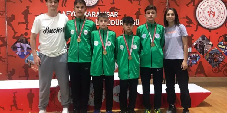 Osmangazili badmintoncular zirvede