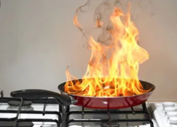 Yemek yaparken yanarak hayatını kaybetti