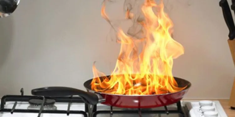 Yemek yaparken yanarak hayatını kaybetti