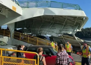 ABD’de feribot iskeleye çarptı