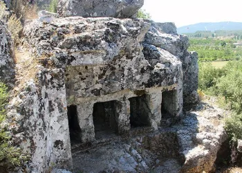 Gizemli kent Thera’da tiyatro gün yüzüne çıktı