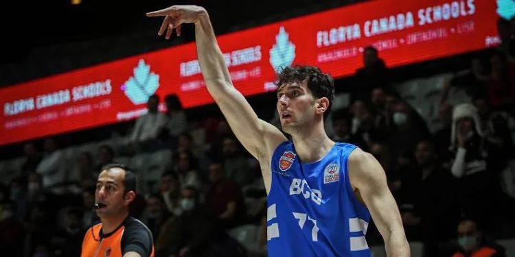 Tofaş Basketbol Takımı şutör gard Mustafa Kurtuldum ile anlaşma sağladı.