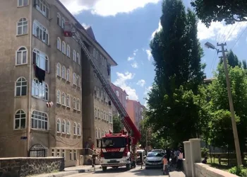 1 yaşındaki bebek evde mahsur kaldı