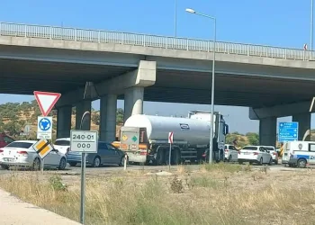 İzmir-Çanakkale kara yolu trafiğe kapandı