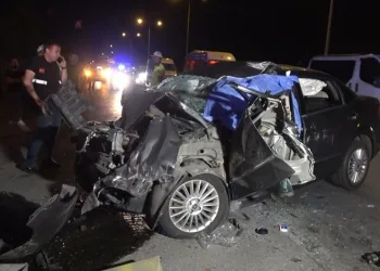 Bursa’da otomobil tırın altına girdi: 2 ölü 2 yaralı