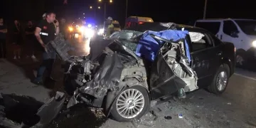Bursa’da otomobil tırın altına girdi: 2 ölü 2 yaralı