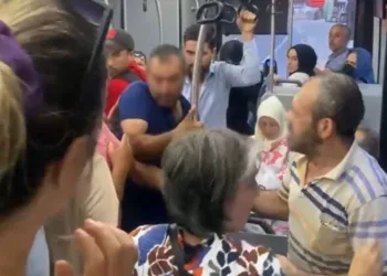 Bursa’da otobüste kadınları çeken sapığa meydan dayağı