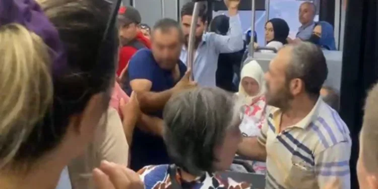 Bursa’da otobüste kadınları çeken sapığa meydan dayağı