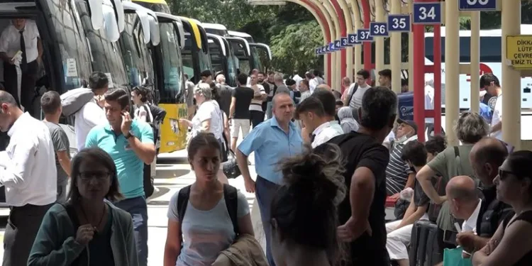 Bursa’da terminalde bayram yoğunluğu başladı