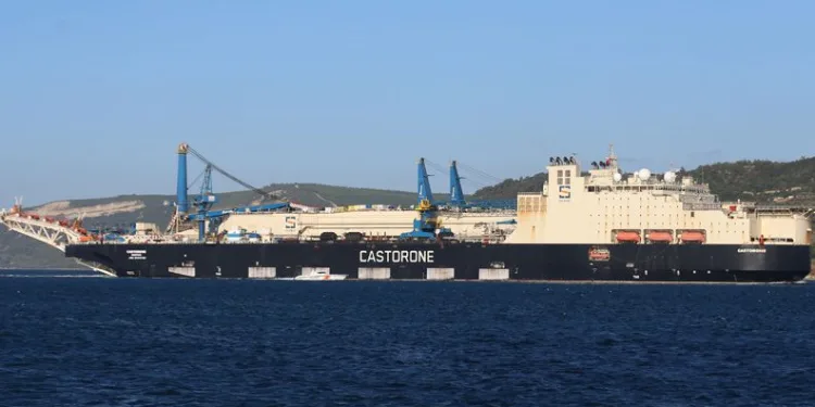 ‘Castorone’ isimli gemi Çanakkale Boğazı’ndan geçti