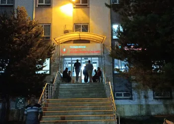 Cenaze evindeki yemekten 85 kişi zehirlendi