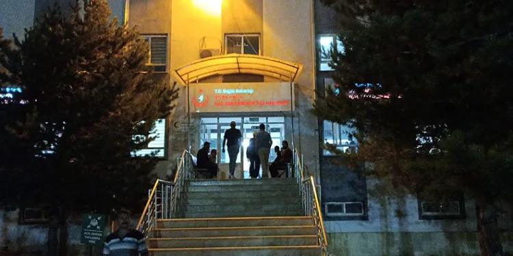 Cenaze evindeki yemekten 85 kişi zehirlendi