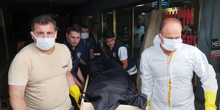 İş merkezi asansöründe 20 günlük ceset bulundu
