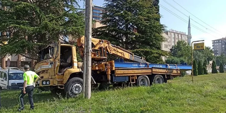 Freni boşalan vinç dehşet saçtı