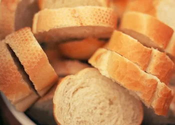 Soluk borusuna ekmek kaçan adam öldü