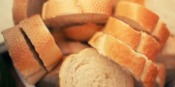 Soluk borusuna ekmek kaçan adam öldü