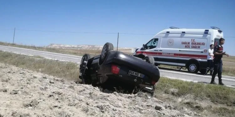 Takla atan otomobildeki kadın ve 2 çocuğu yaralandı