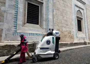 Bursa caddelerine kadın eli değiyor