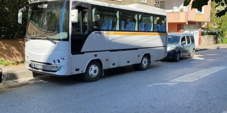 5 yaşındaki çocuk midibüsün altında kaldı