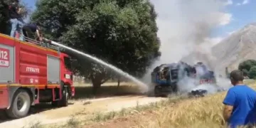 Yüzlerce saman balyası küle döndü