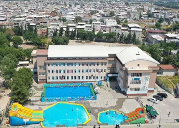 Bursa’da okul bahçeleri tatil köyüne dönüştü