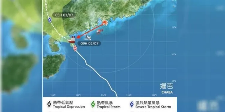 Hong Kong’ta gemi ikiye ayrıldı: Onlarca kişi kayıp