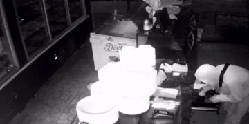 Bursa’da dükkanına giren hırsız köylüsü çıktı