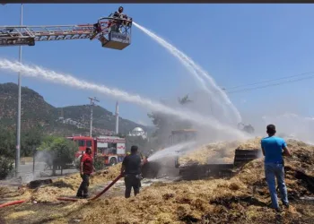 20 ton saman küle döndü