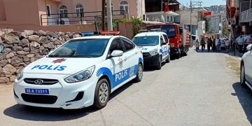 İzmir’de karısını bıçakla rehin aldı