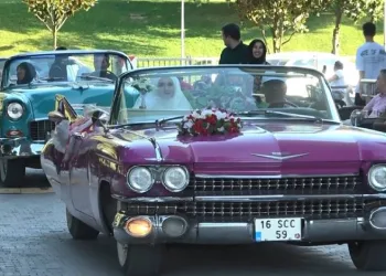 Bursa’da nostaljik düğün konvoyu