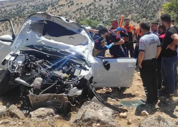 Kontrolden çıkan araç şarampole uçtu