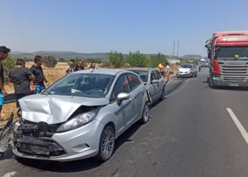 İzmir’de 4 araç birbirine girdi