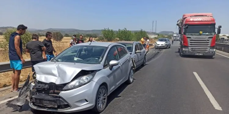 İzmir’de 4 araç birbirine girdi