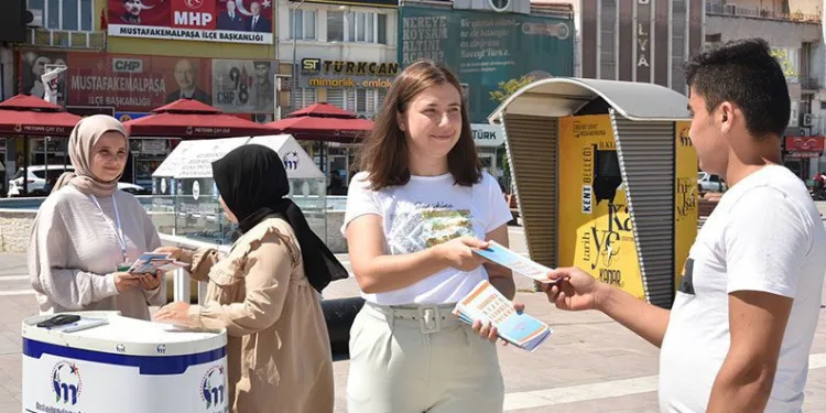 Mustafakemalpaşa’da kadına şiddete dikkat çekildi
