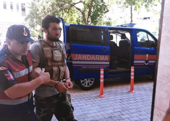 Arkadaşlık kurmak istediği kızın babasını öldürdü