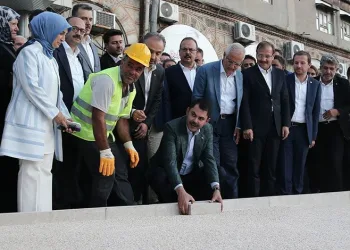 Hanlar Bölgesi’nin dönüşümü için ilk taş Bakan Kurum’dan