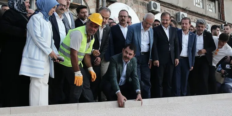 Hanlar Bölgesi’nin dönüşümü için ilk taş Bakan Kurum’dan