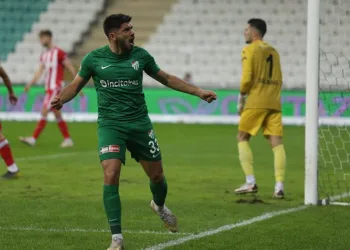 Nicolas Zalazar Bursaspor’a veda etti