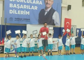Nilüferin minik basketçileri sertifikalarını aldı