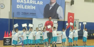 Nilüferin minik basketçileri sertifikalarını aldı