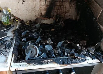 Ocakta unutulan yemekten yangın çıktı
