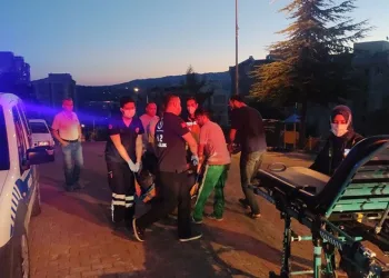 Bursa’da yangın paniği! 3 kişi hastaneye kaldırıldı